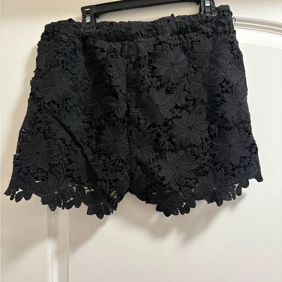 Elegant Black Lace Women's Shorts - Picture 3 of 5